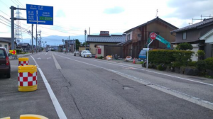 南砺市荒木、土地の前面道路を含む現地写真画像です