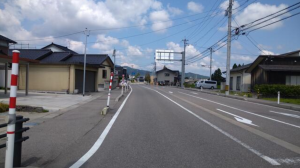南砺市荒木、土地の前面道路を含む現地写真画像です
