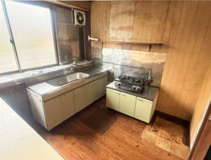 砺波市宮森新、中古一戸建てのキッチン画像です