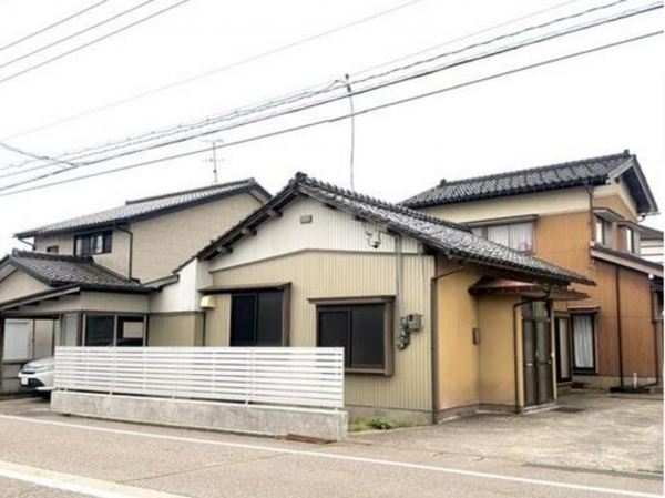 砺波市宮森新、中古一戸建ての外観画像です