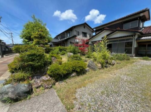 小矢部市埴生、中古一戸建ての外観画像です