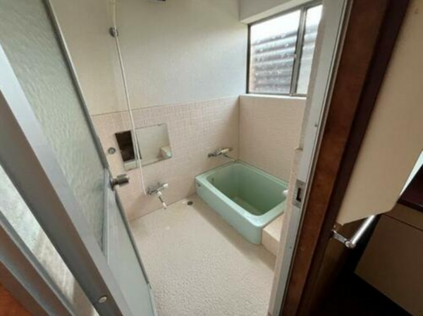 小矢部市埴生、中古一戸建ての風呂画像です