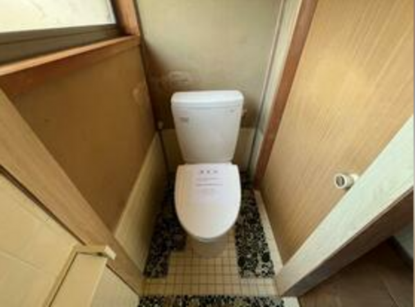 小矢部市埴生、中古一戸建てのトイレ画像です