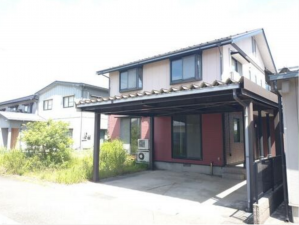 南砺市柴田屋、中古一戸建ての外観画像です