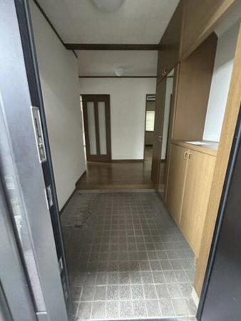 南砺市柴田屋、中古一戸建ての玄関画像です