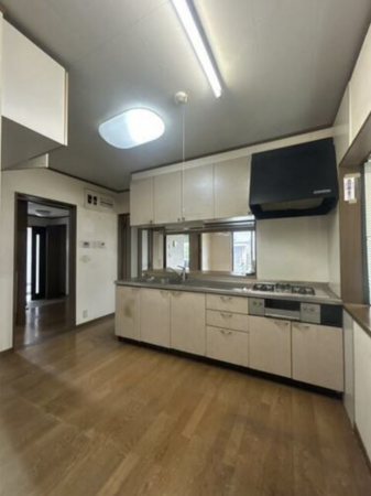 南砺市柴田屋、中古一戸建てのキッチン画像です