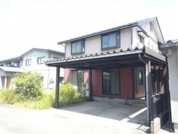 南砺市柴田屋、中古一戸建ての外観画像です