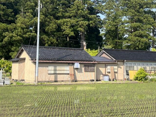 南砺市国広、中古一戸建ての外観画像です