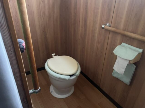 南砺市国広、中古一戸建てのトイレ画像です