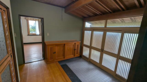 南砺市専勝寺、中古一戸建ての玄関画像です
