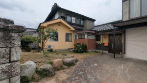 南砺市専勝寺、中古一戸建ての外観画像です