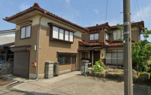 砺波市千代、中古一戸建ての外観画像です