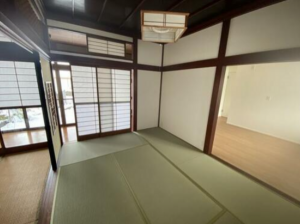 砺波市千代、中古一戸建ての内装画像です