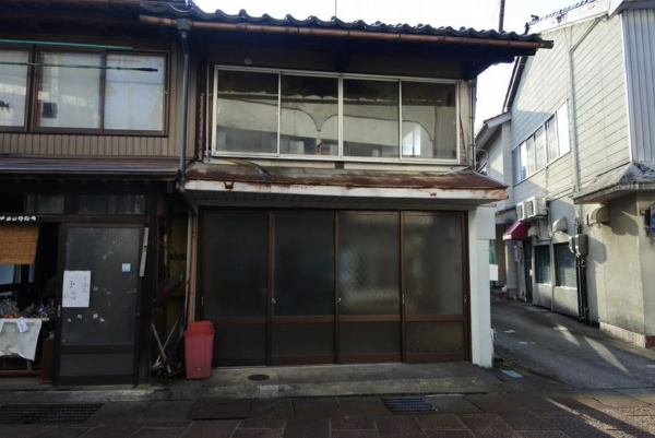 南砺市城端、中古一戸建ての外観画像です