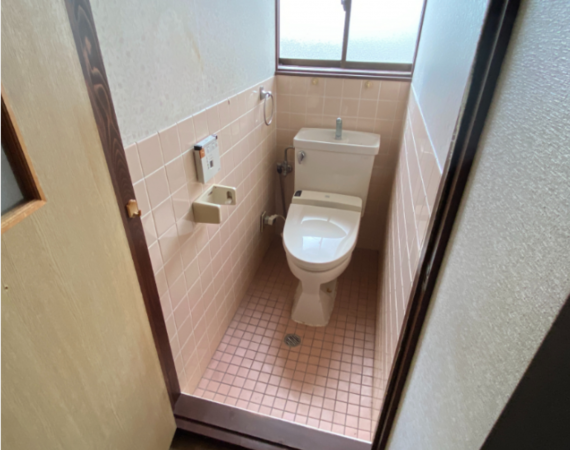 南砺市安室、中古一戸建てのトイレ画像です