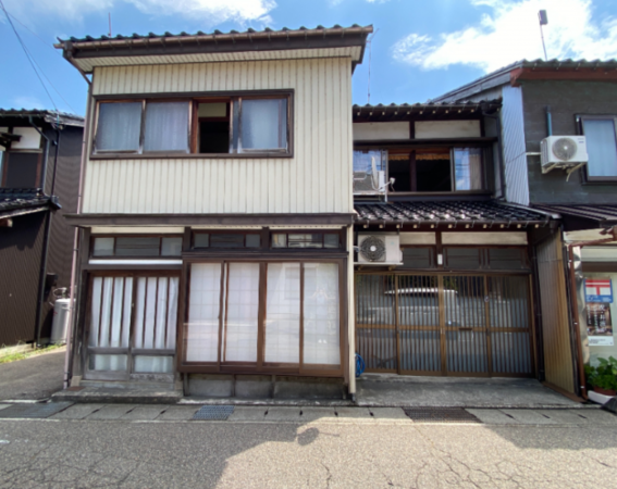 南砺市北川、中古一戸建ての外観画像です