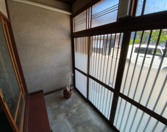 南砺市北川、中古一戸建ての玄関画像です