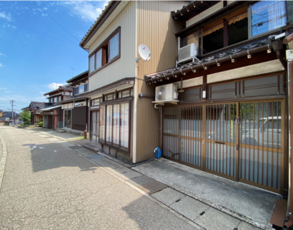 南砺市北川、中古一戸建ての外観画像です