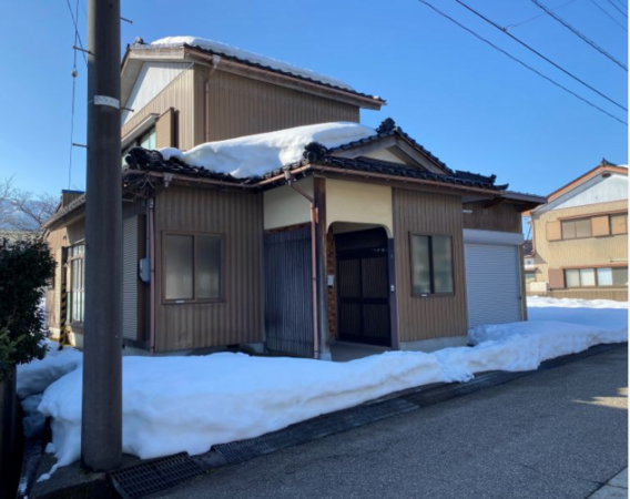 南砺市坪野、中古一戸建ての外観画像です