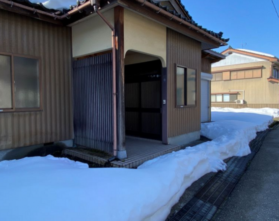 南砺市坪野、中古一戸建ての外観画像です