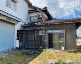 南砺市高瀬、中古一戸建ての外観画像です