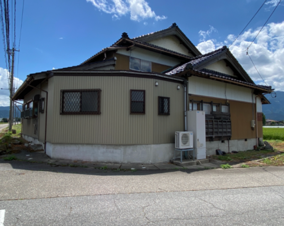 南砺市高瀬、中古一戸建ての外観画像です