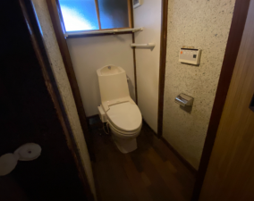 南砺市北川、中古一戸建てのトイレ画像です