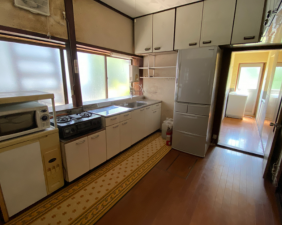 南砺市北川、中古一戸建てのキッチン画像です