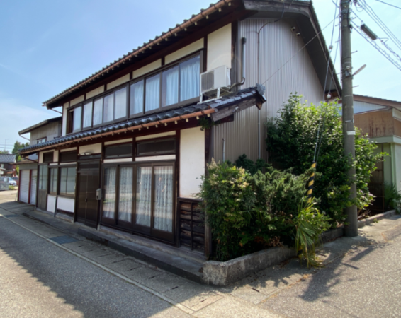 南砺市北川、中古一戸建ての外観画像です
