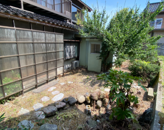 南砺市北川、中古一戸建ての外観画像です