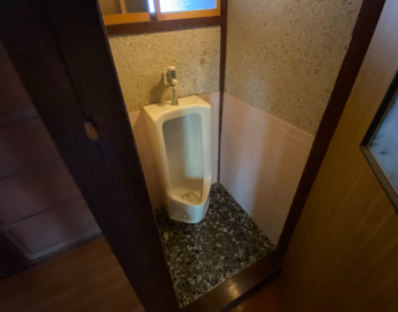 南砺市北川、中古一戸建てのトイレ画像です