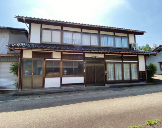 南砺市北川、中古一戸建ての外観画像です