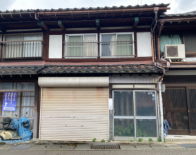 南砺市井波、中古一戸建ての外観画像です