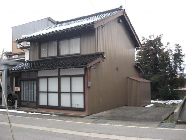 南砺市是安、中古一戸建ての外観画像です
