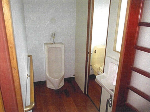 南砺市宮後、中古一戸建てのトイレ画像です