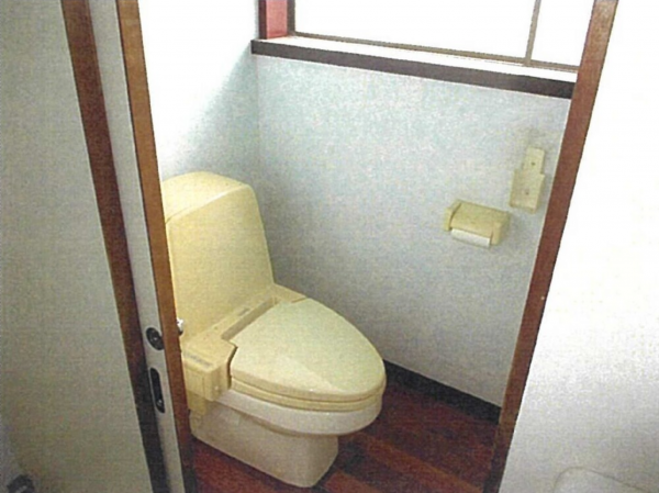 南砺市宮後、中古一戸建てのトイレ画像です
