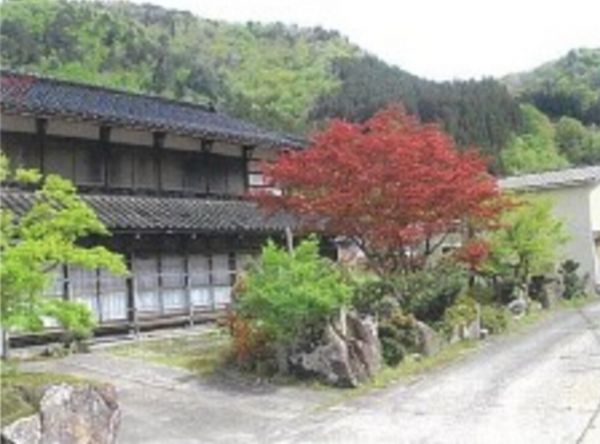 南砺市西赤尾町、中古一戸建ての外観画像です