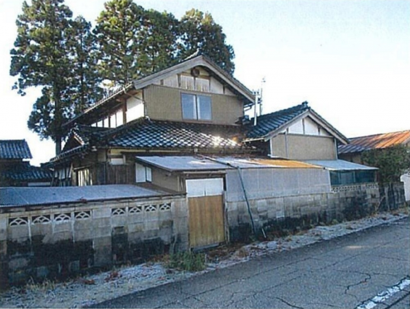 南砺市竹林、中古一戸建ての外観画像です
