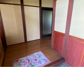 南砺市山見、中古一戸建ての玄関画像です