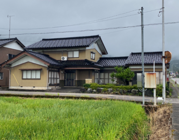 南砺市山見、中古一戸建ての外観画像です