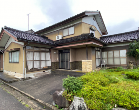 南砺市山見、中古一戸建ての外観画像です