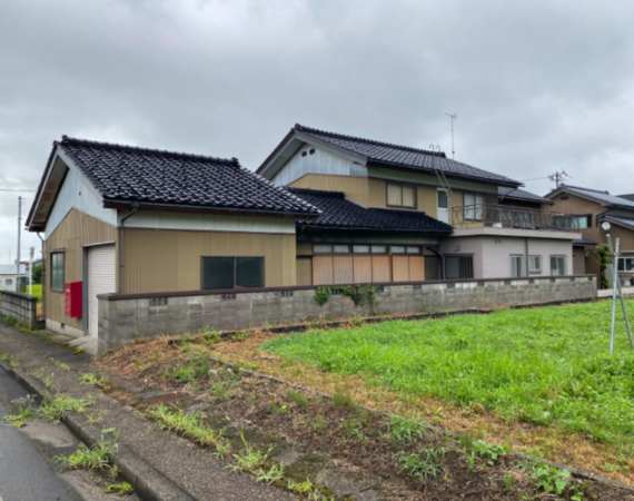 南砺市山見、中古一戸建ての外観画像です