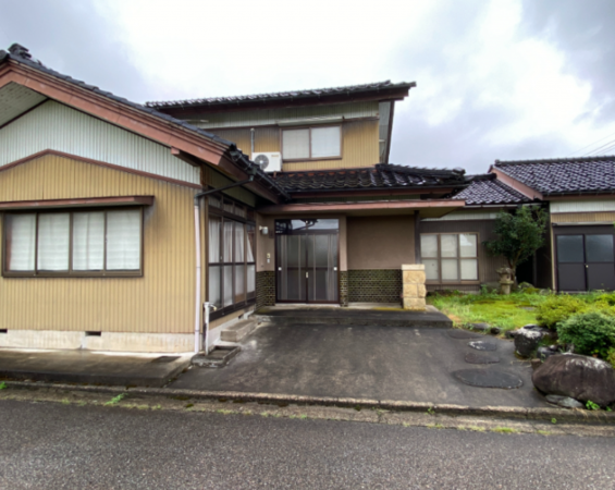 南砺市山見、中古一戸建ての外観画像です