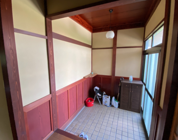 南砺市山見、中古一戸建ての玄関画像です
