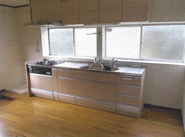 南砺市是安、中古一戸建てのキッチン画像です