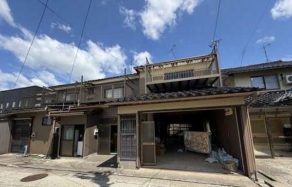 南砺市、中古一戸建ての外観画像です