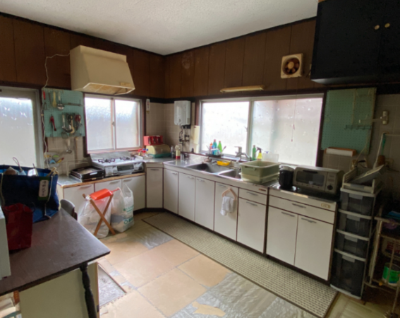 南砺市北川、中古一戸建てのキッチン画像です