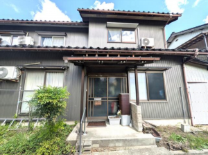 砺波市野村島、中古一戸建ての外観画像です