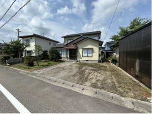 砺波市鷹栖、中古一戸建ての外観画像です