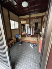 砺波市石丸、中古一戸建ての玄関画像です
